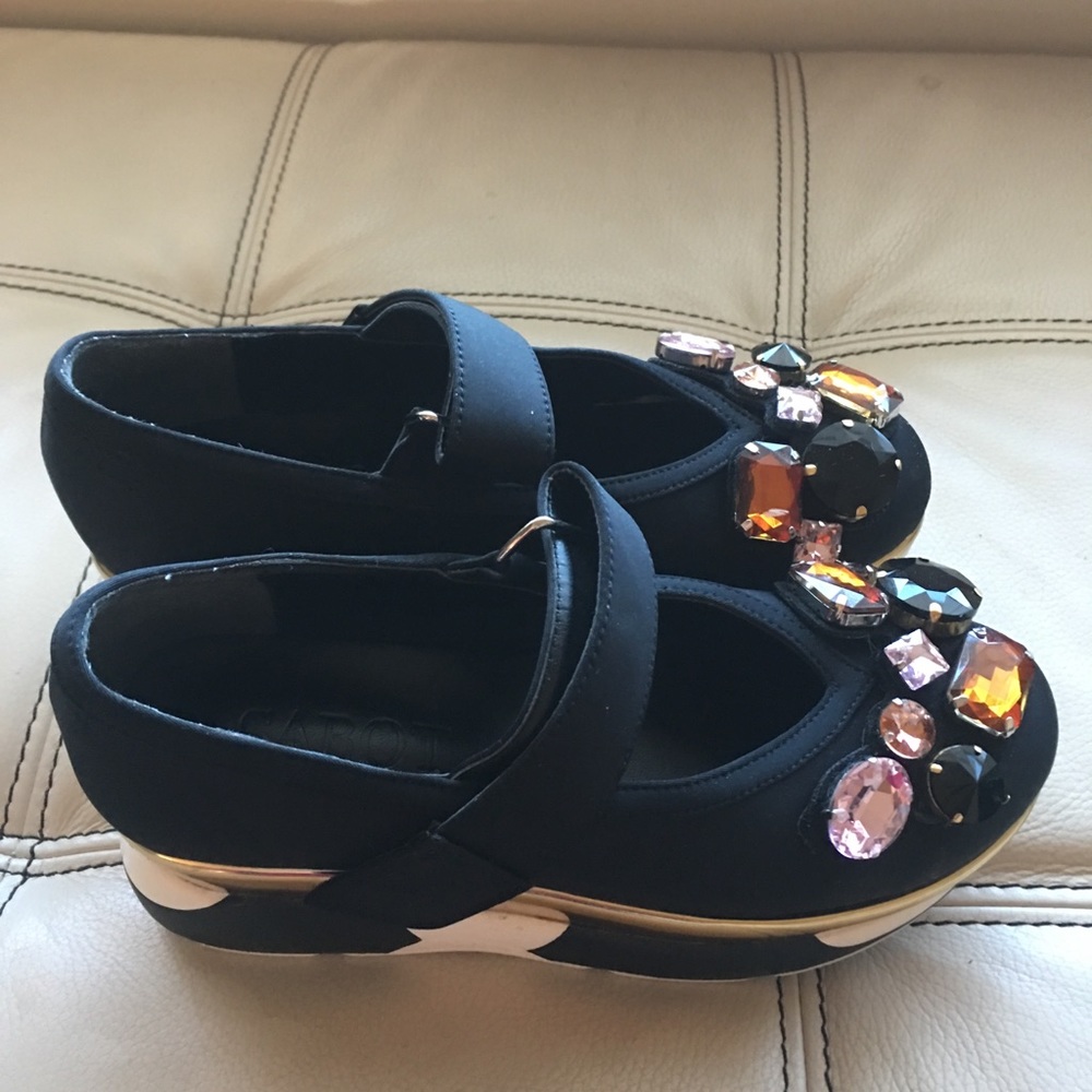 Shoes - Picture 3 of 8